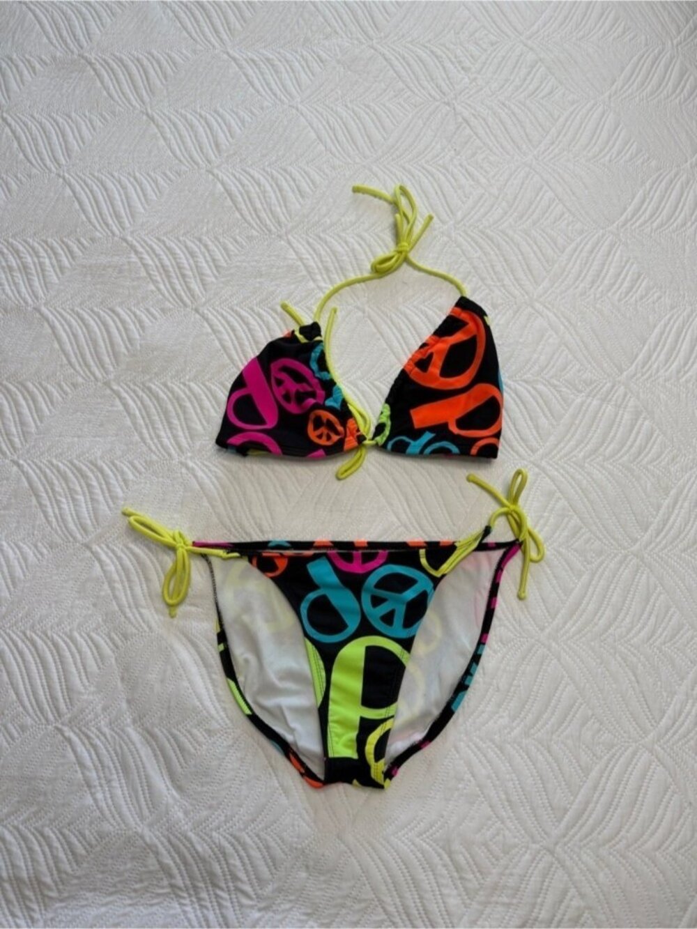 No Label Women’s Black Peace Sign Bikini Set. Size M